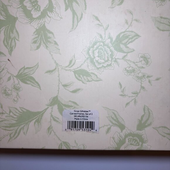 Lenox Great Giftables Carved Frames, Set of 2 frames Rectangular & Round - Picture 4 of 4